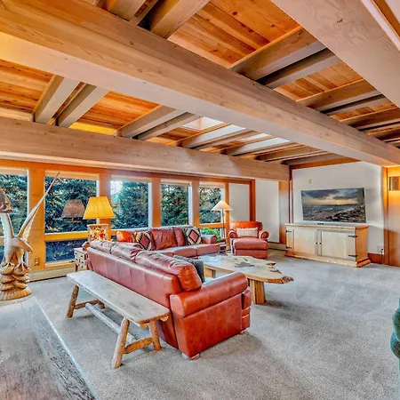 3 Level Getaway With Grill Minutes From Lake Tahoe